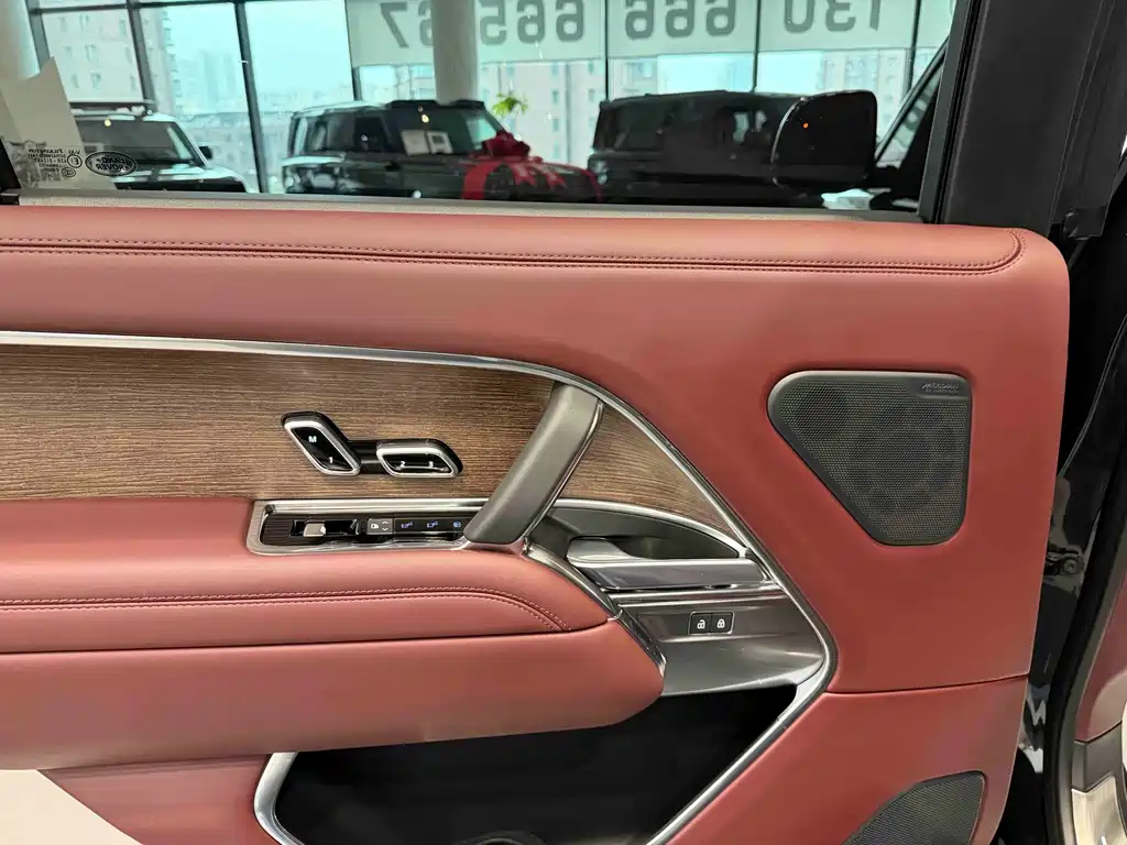 Land Rover Range Rover — миниатюра 13