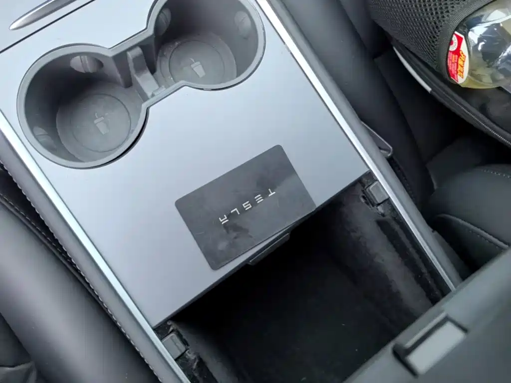 Tesla Model 3 — миниатюра 9