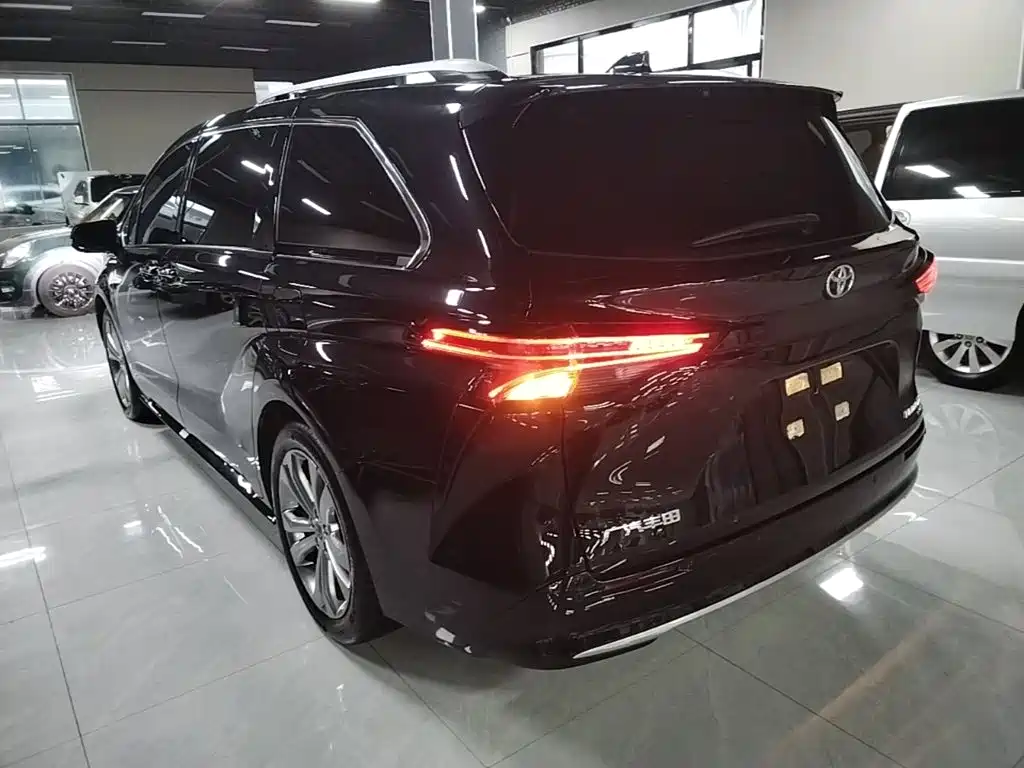 Toyota Sienna — миниатюра 5