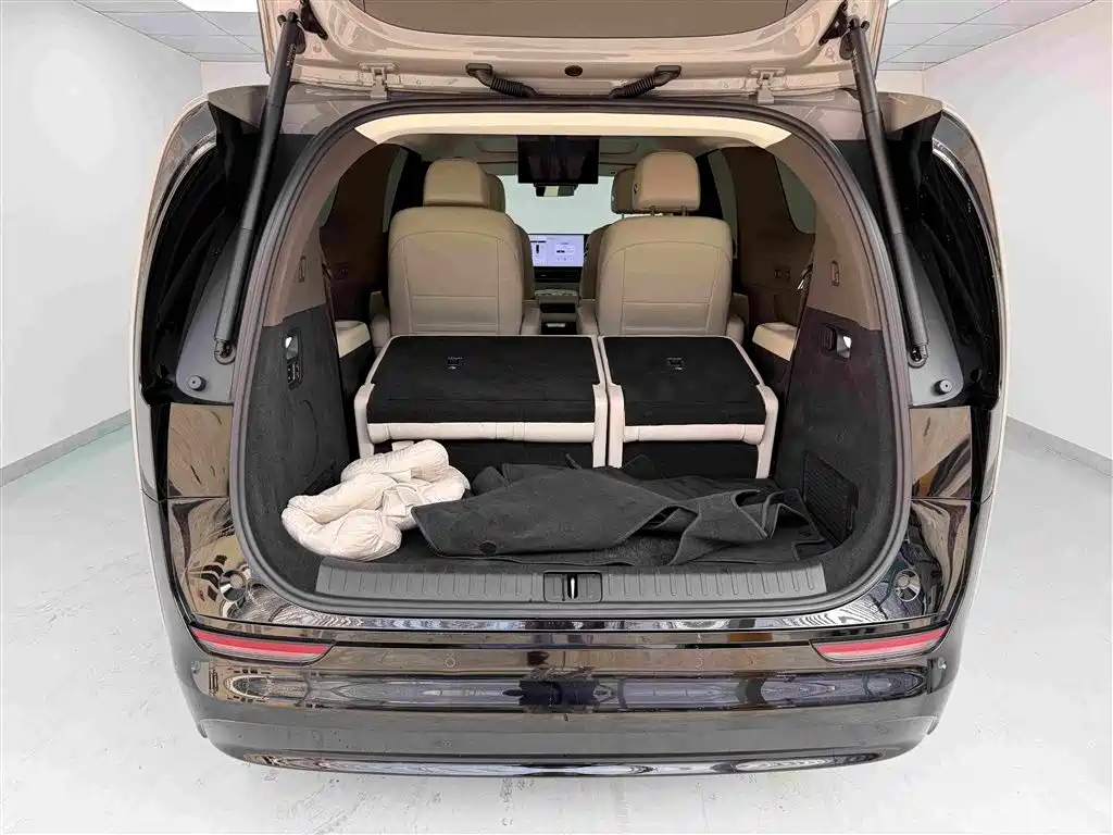 Li Auto Li MEGA — миниатюра 18