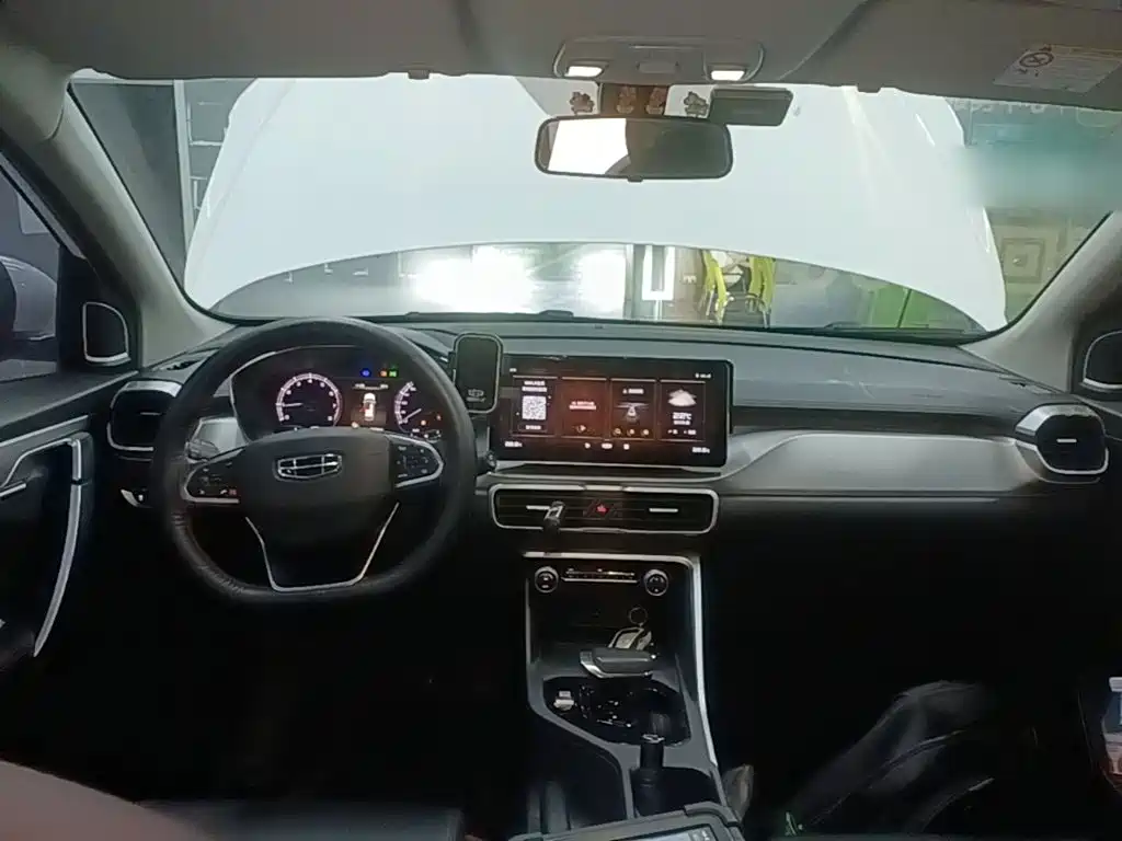 Geely Binyue — миниатюра 10