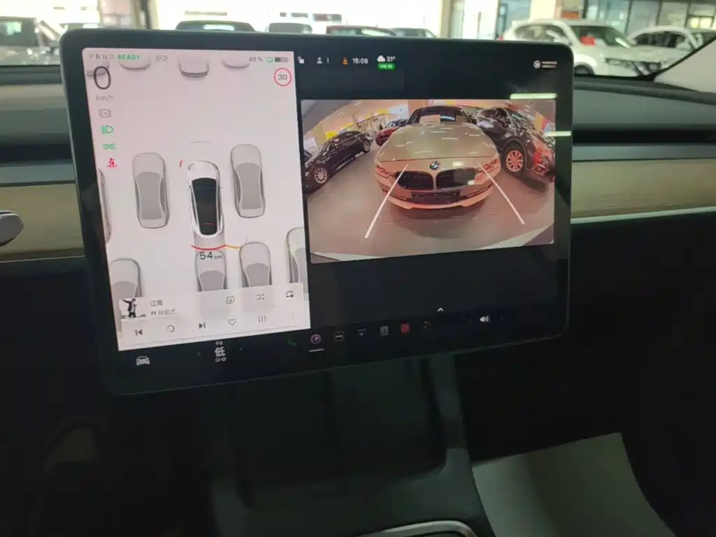 Tesla Model Y — миниатюра 13