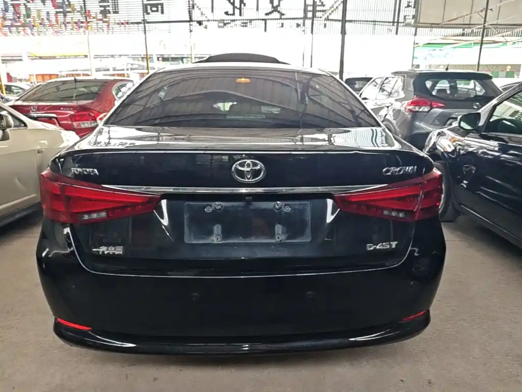 Toyota Crown — миниатюра 6