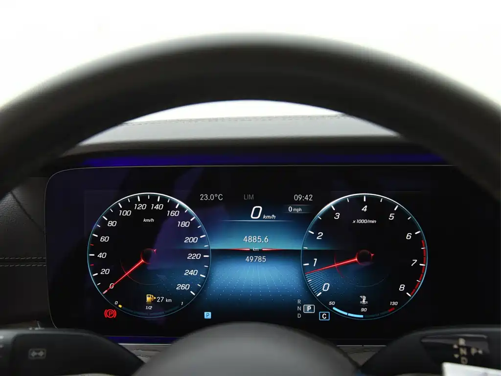 Mercedes-Benz E-Class — миниатюра 6