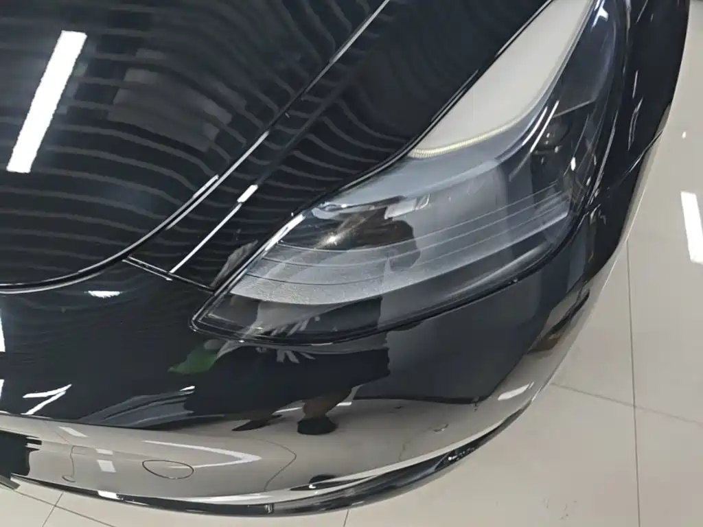 Tesla Model Y — миниатюра 24