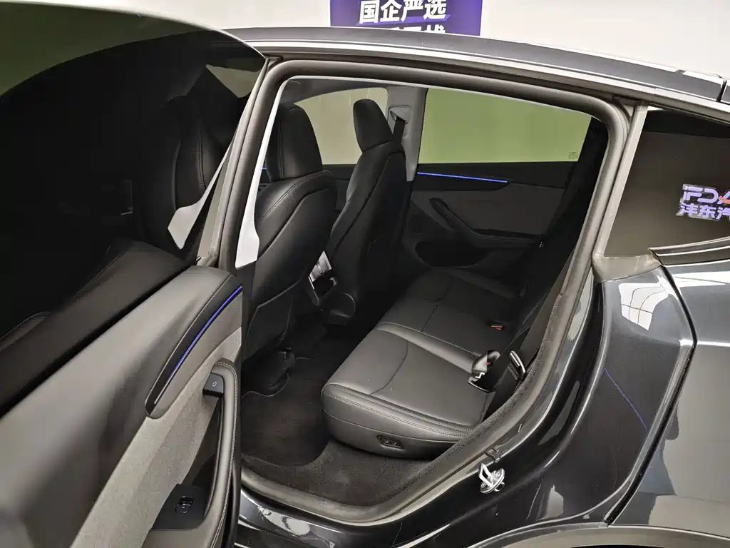 Tesla Model Y — миниатюра 17
