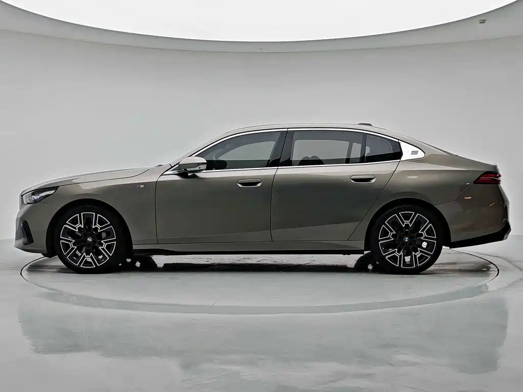 BMW 5 Series — миниатюра 8
