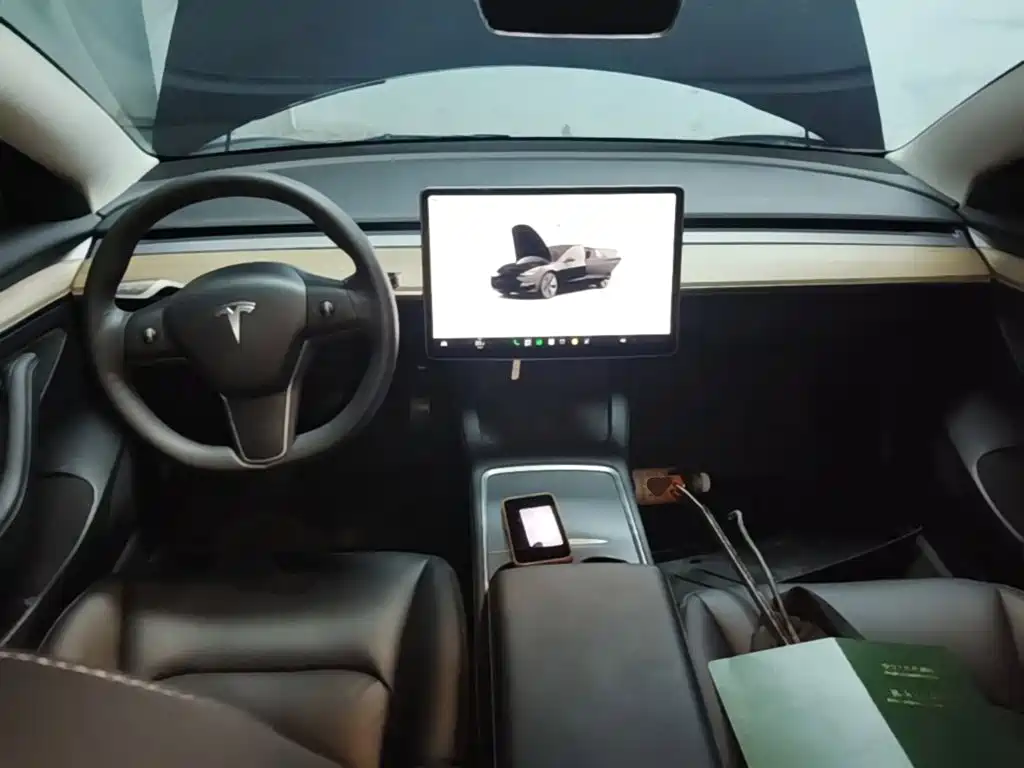 Tesla Model 3 — миниатюра 10