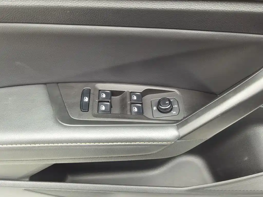 Volkswagen Lavida — миниатюра 9