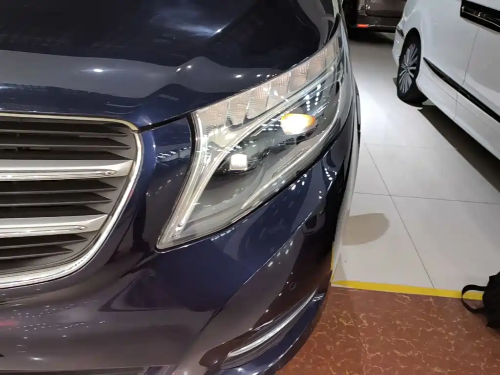 Mercedes-Benz V-Class — миниатюра 24