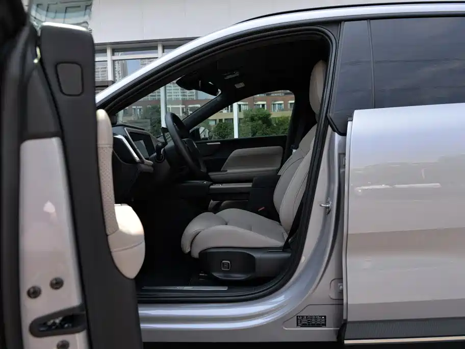 Volvo XC70 PHEV — миниатюра 4