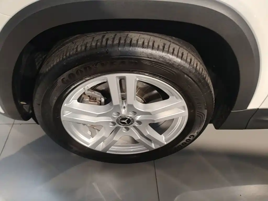 Mercedes-Benz GLB — миниатюра 23