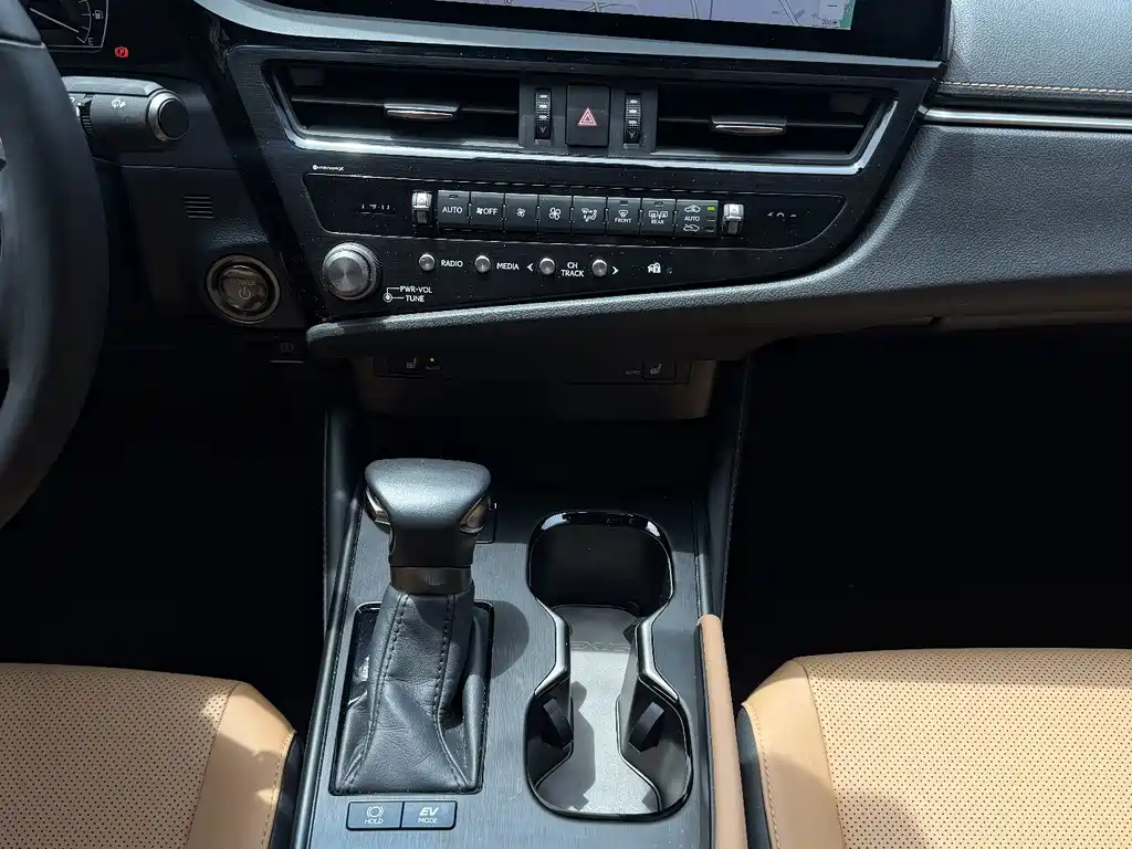 Lexus ES — миниатюра 17
