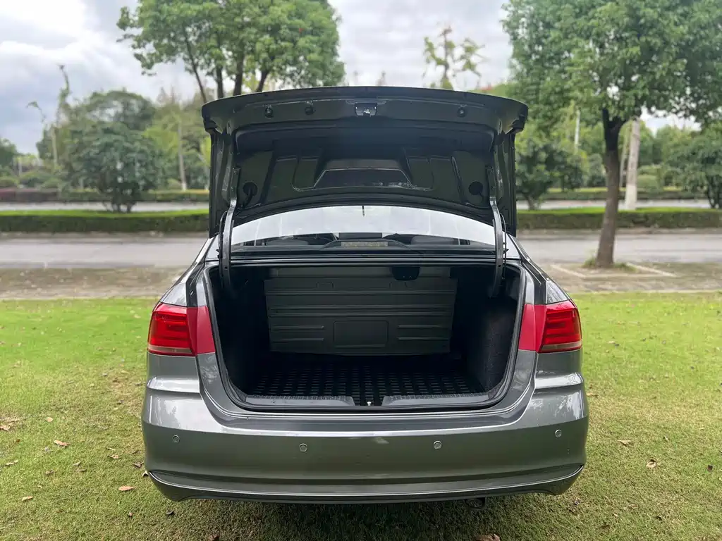 Volkswagen Santana — миниатюра 18