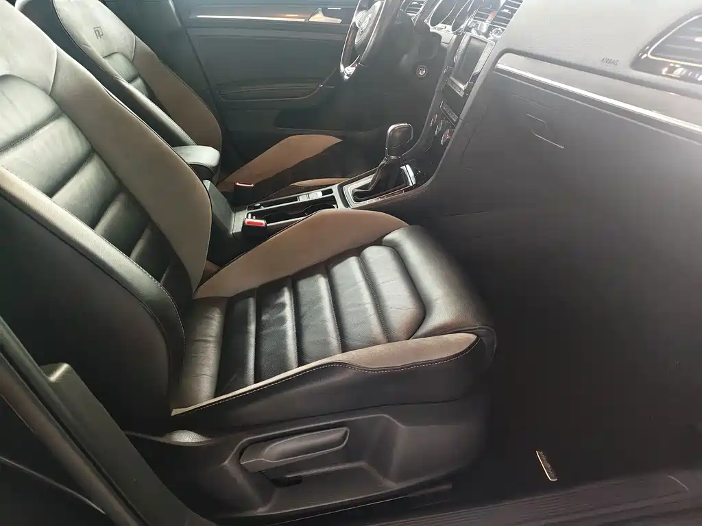 Volkswagen Golf — миниатюра 11