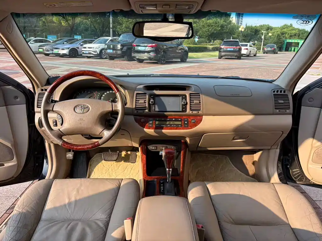 Toyota Camry — миниатюра 6