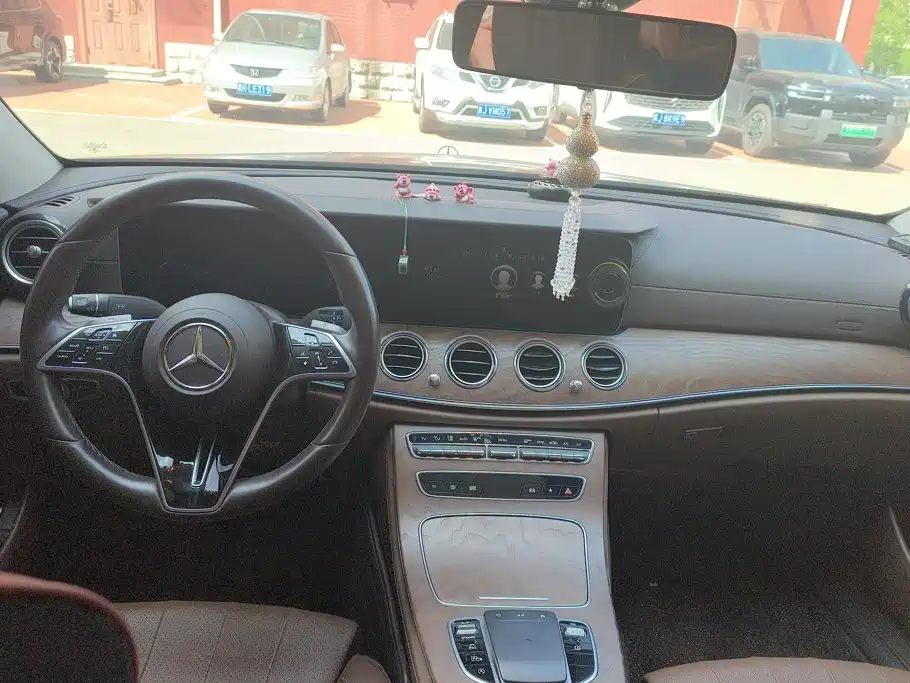 Mercedes-Benz E-Class — миниатюра 12