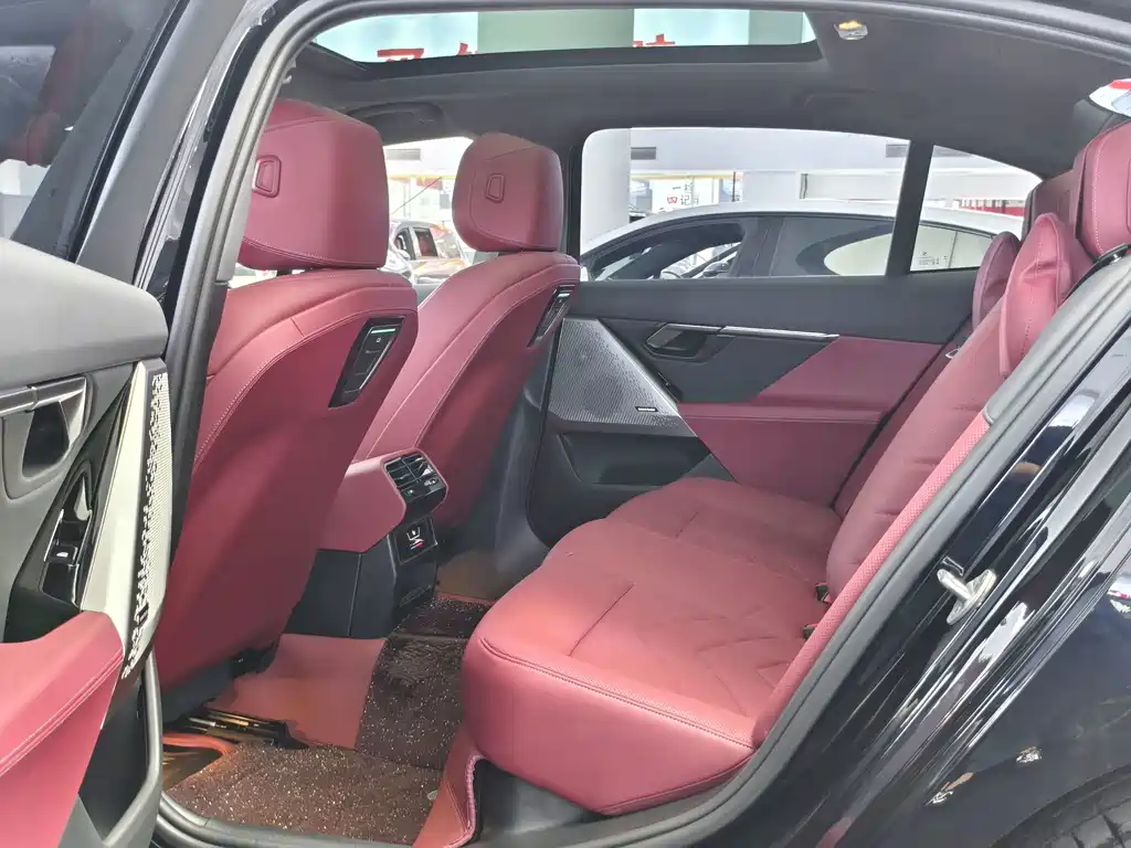 BMW 5 Series — миниатюра 11