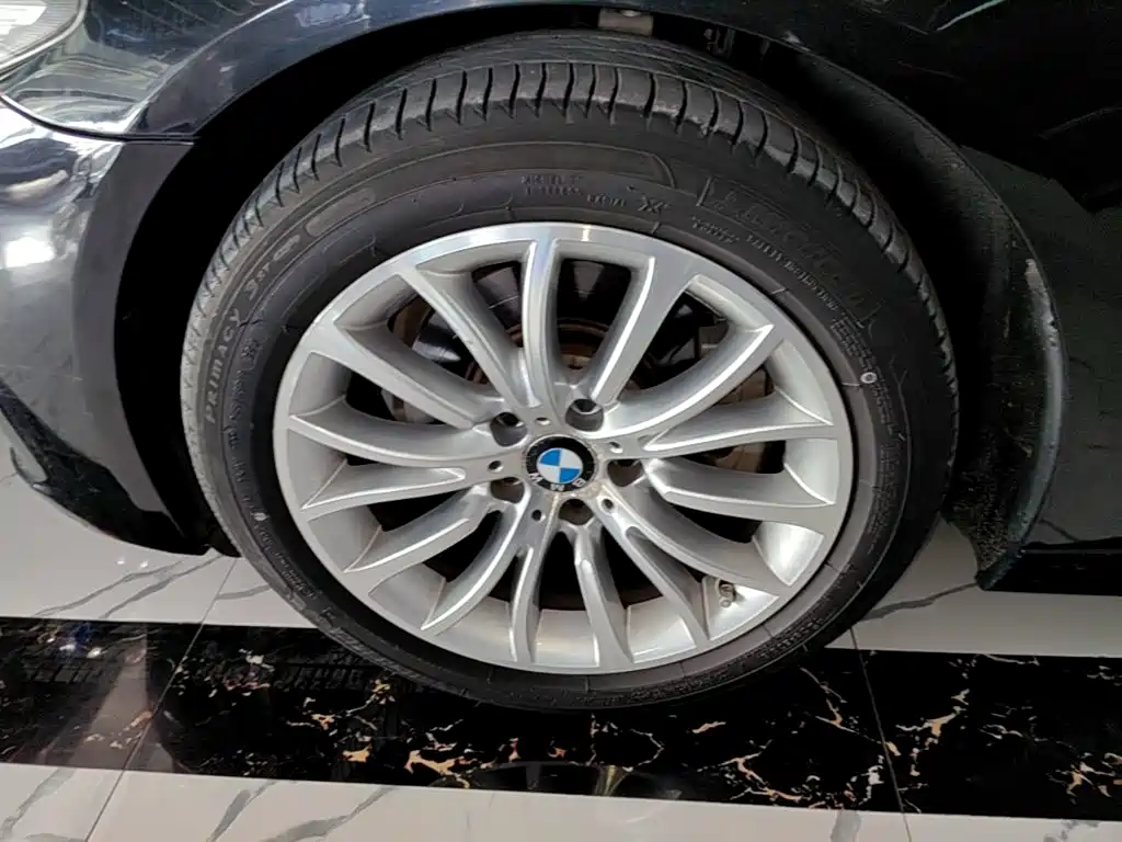 BMW 5 Series — миниатюра 23