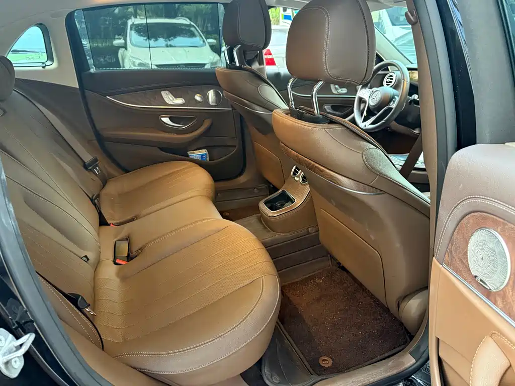 Mercedes-Benz E-Class — миниатюра 10