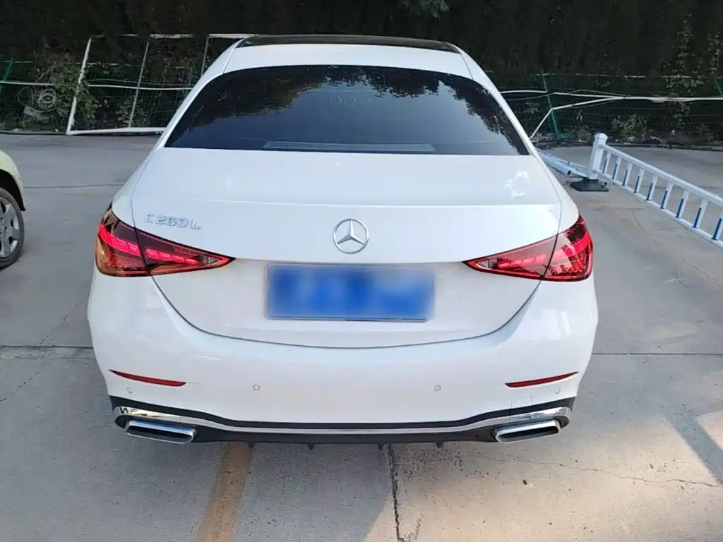 Mercedes-Benz C-Class — миниатюра 6