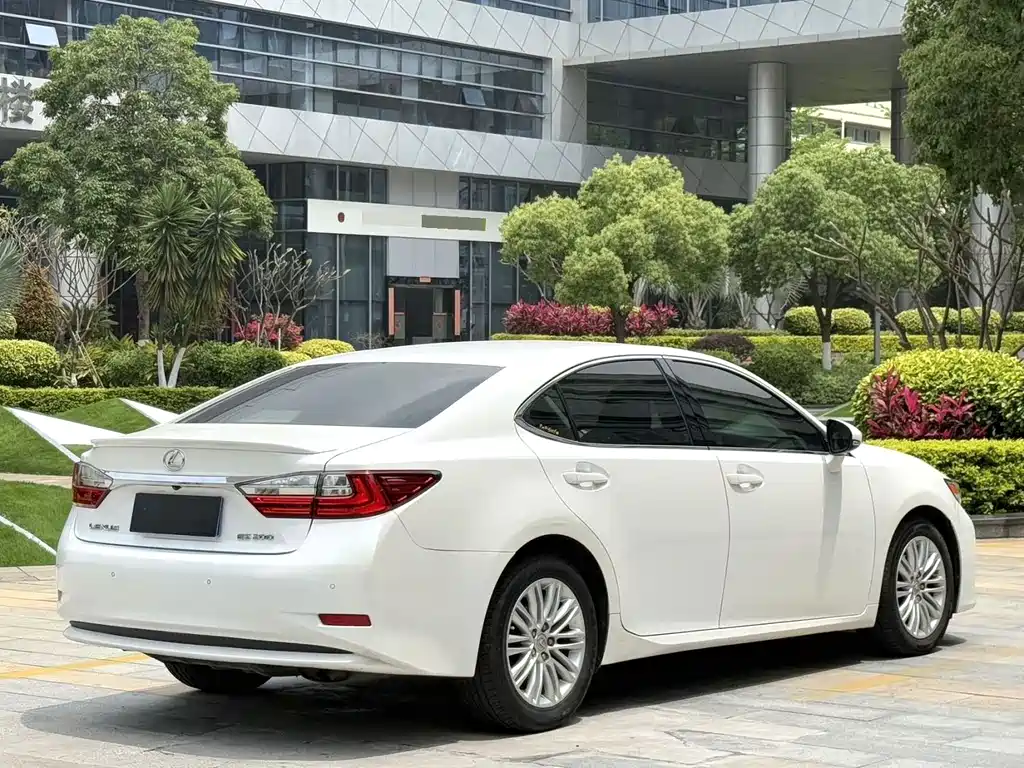 Lexus ES — миниатюра 4