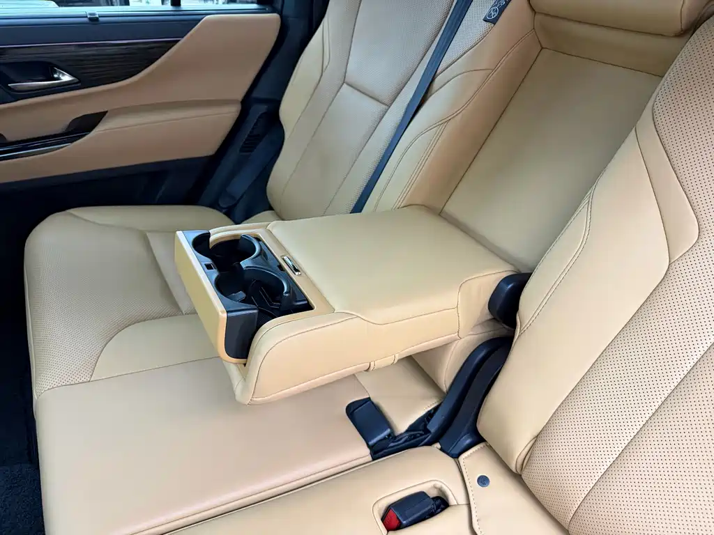Lexus LX — миниатюра 18