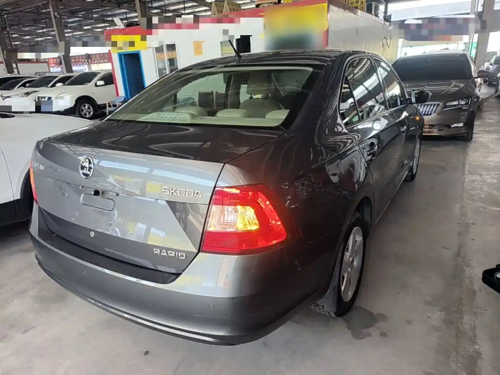 Skoda Rapid — миниатюра 7