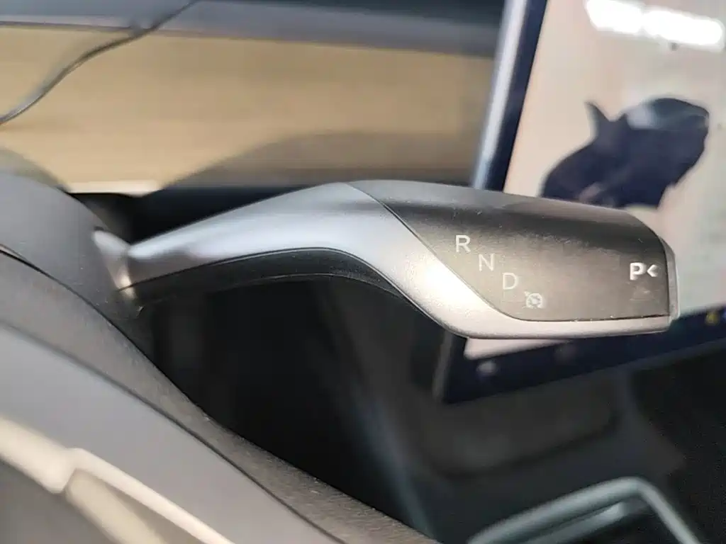 Tesla Model Y — миниатюра 14