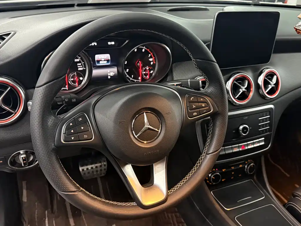 Mercedes-Benz GLA — миниатюра 6