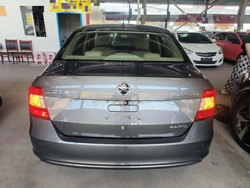 Skoda Rapid — миниатюра 6