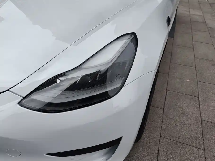 Tesla Model 3 — миниатюра 5