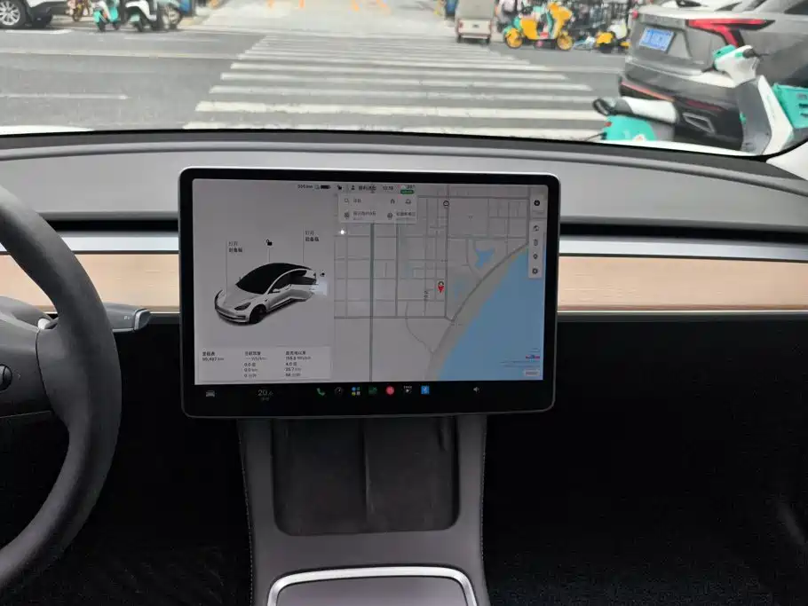 Tesla Model 3 — миниатюра 13