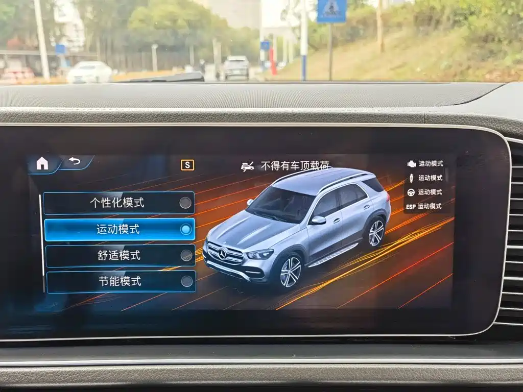 Mercedes-Benz GLE (Import) — миниатюра 27