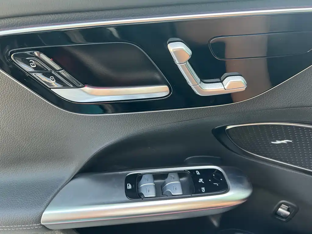 Mercedes-Benz C-Class — миниатюра 11
