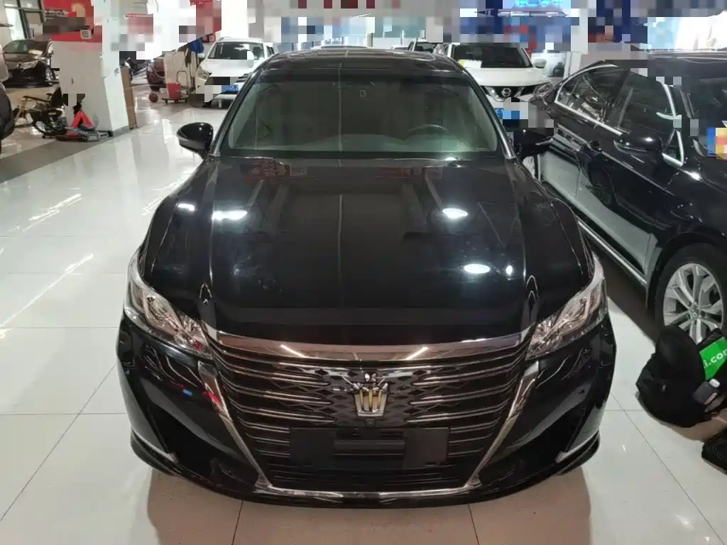 Toyota Crown — миниатюра 3