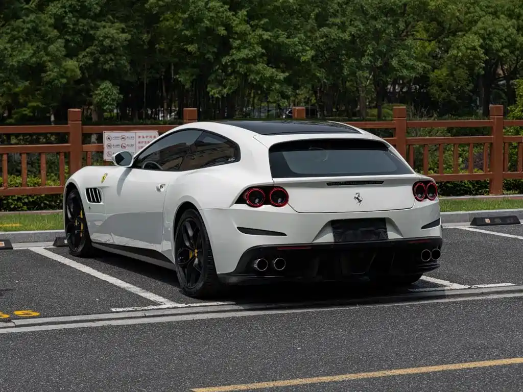Ferrari GTC4Lusso 3.9T V8, фото 6