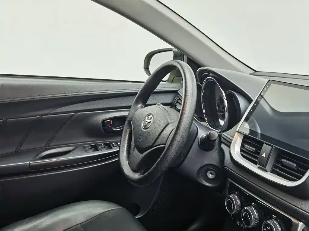 Toyota Yaris L — миниатюра 22