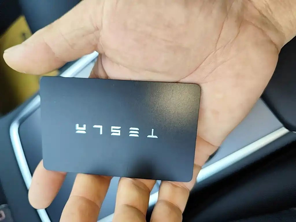 Tesla Model 3 — миниатюра 9