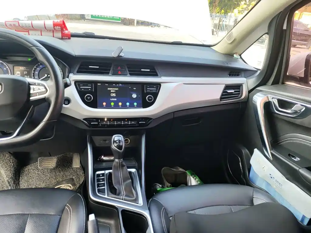 Geely Vision X3 — миниатюра 13