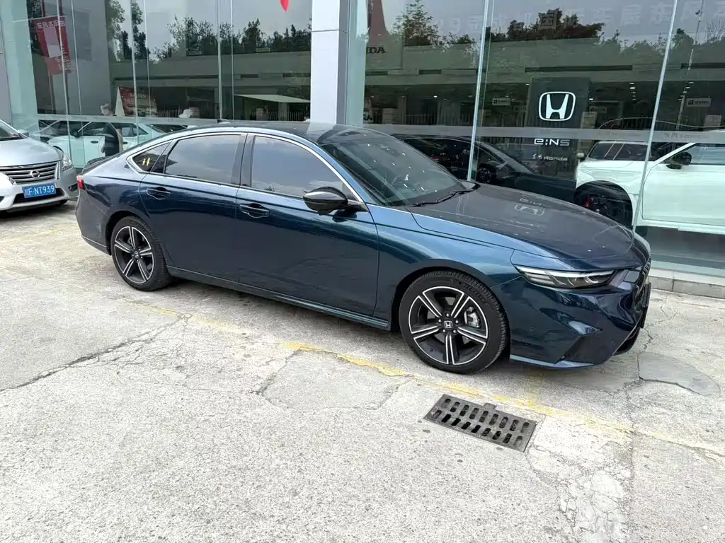Honda Inspire PHEV — миниатюра 3