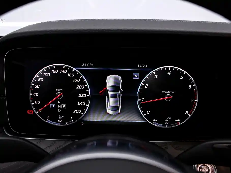 Mercedes-Benz E-Class — миниатюра 6