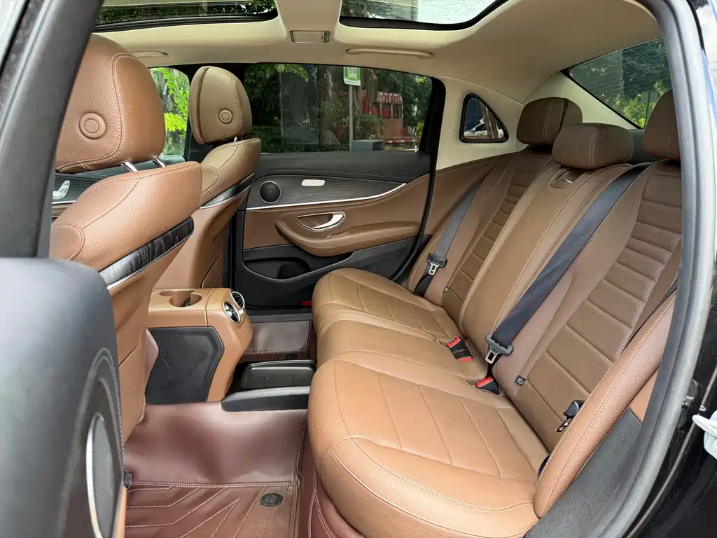 Mercedes-Benz E-Class — миниатюра 6