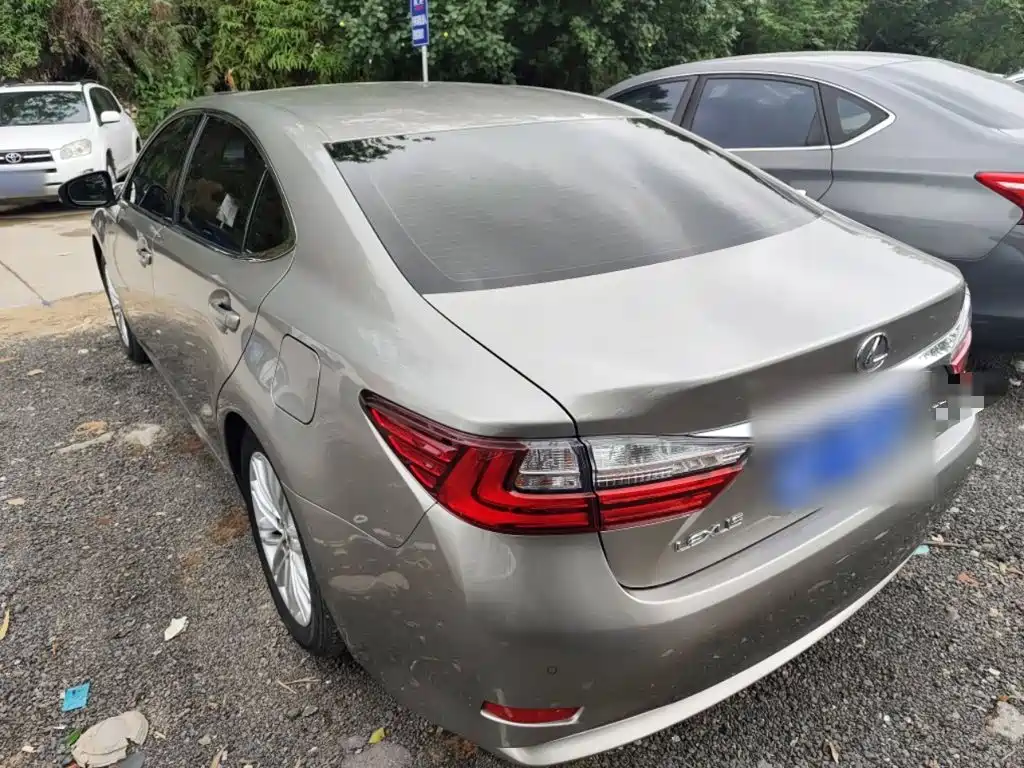 Lexus ES — миниатюра 5