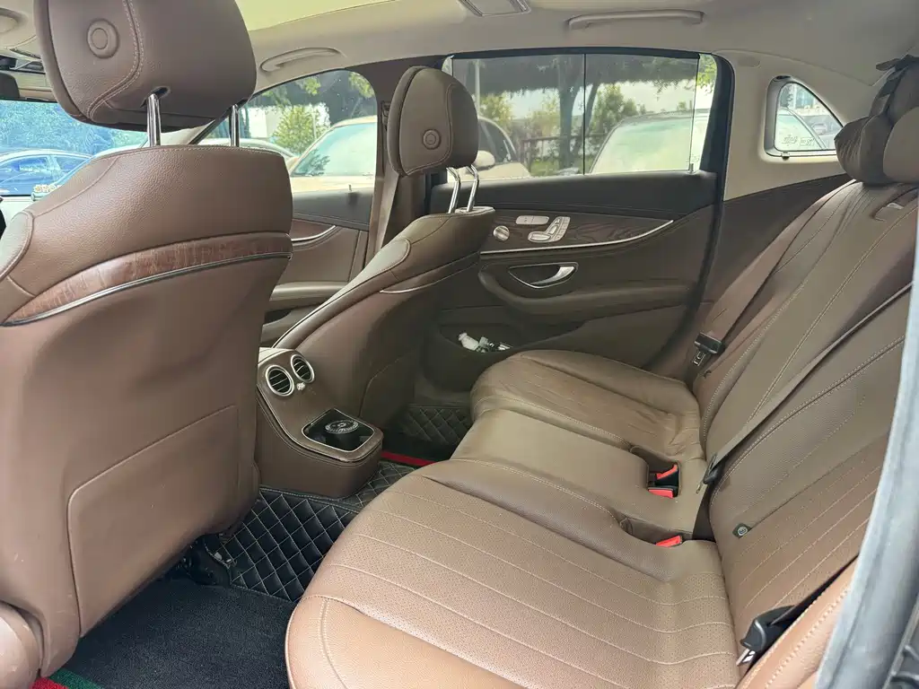 Mercedes-Benz E-Class — миниатюра 5