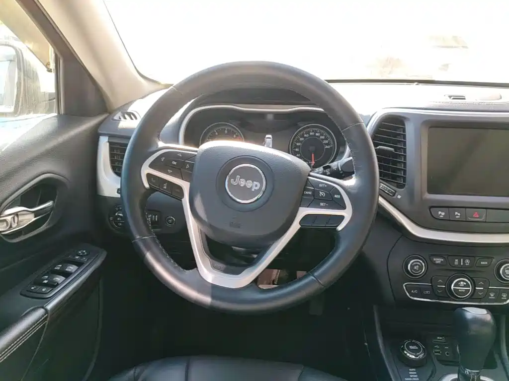 Jeep Cherokee — миниатюра 11