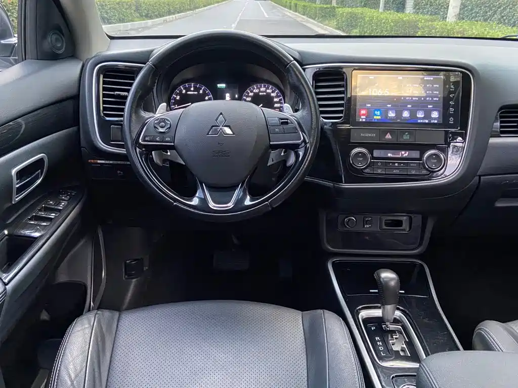 Mitsubishi Outlander — миниатюра 8