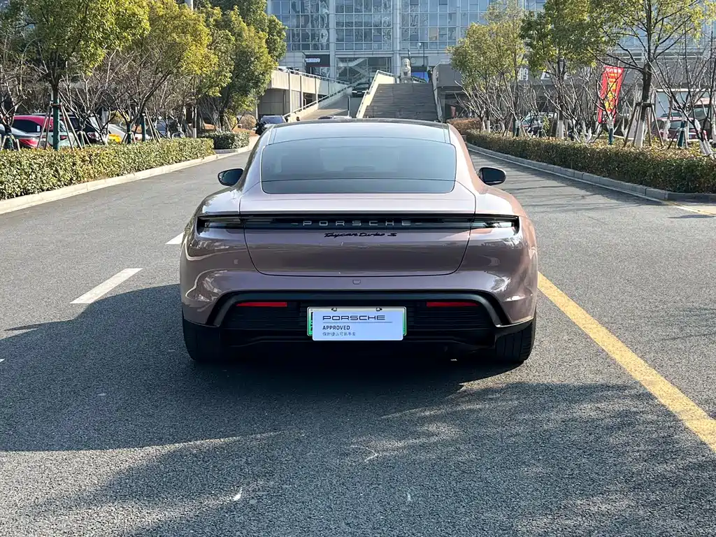 PORSCHE TAYCAN