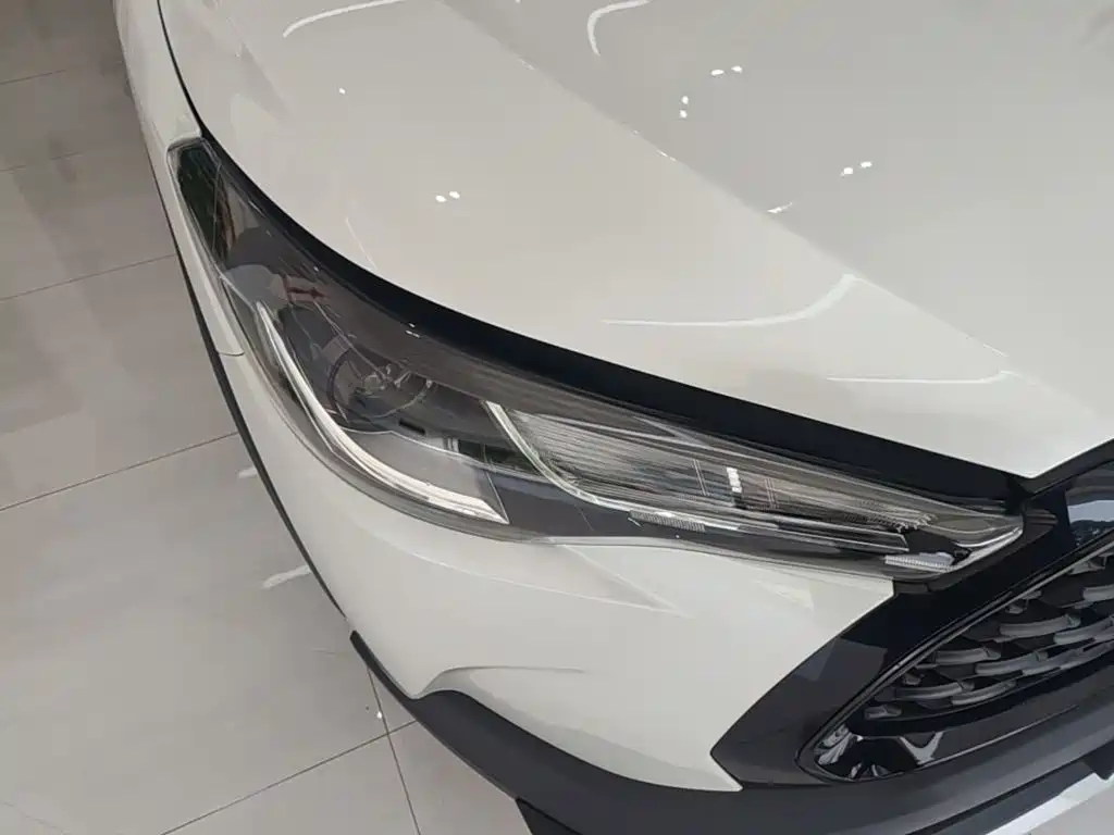Toyota Corolla Cross — миниатюра 13