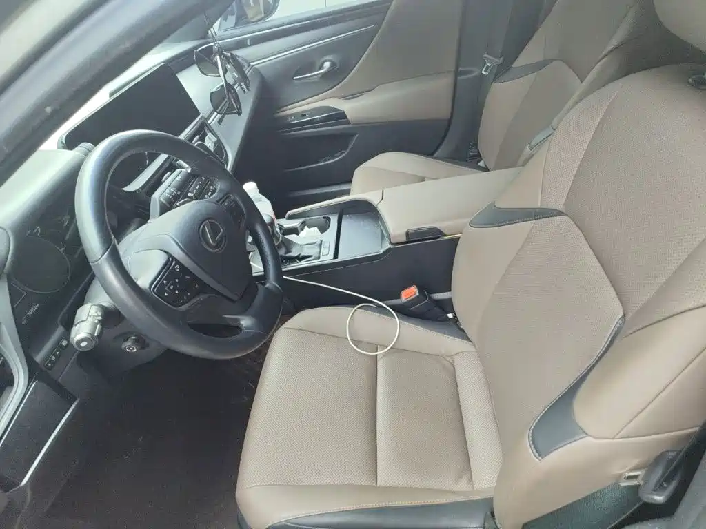 Lexus ES 2022 300h Premium